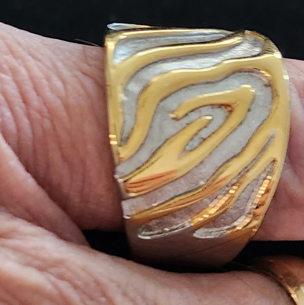 Two Tone Stainless Steel Ring. Size 11 - Picture 5 of 6